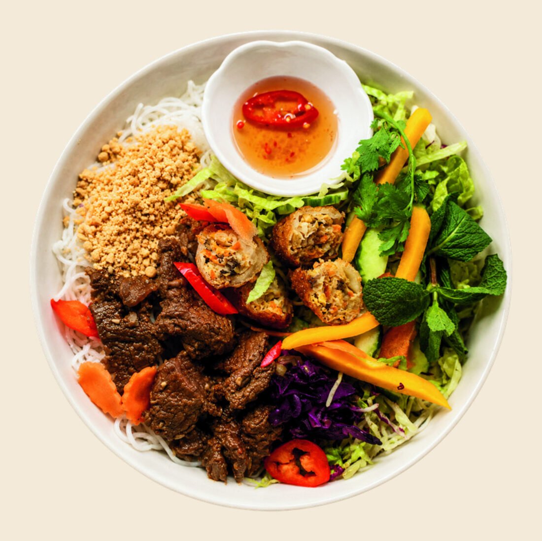 Bo bun au bœuf grillé, vermicelles et légumes croquants